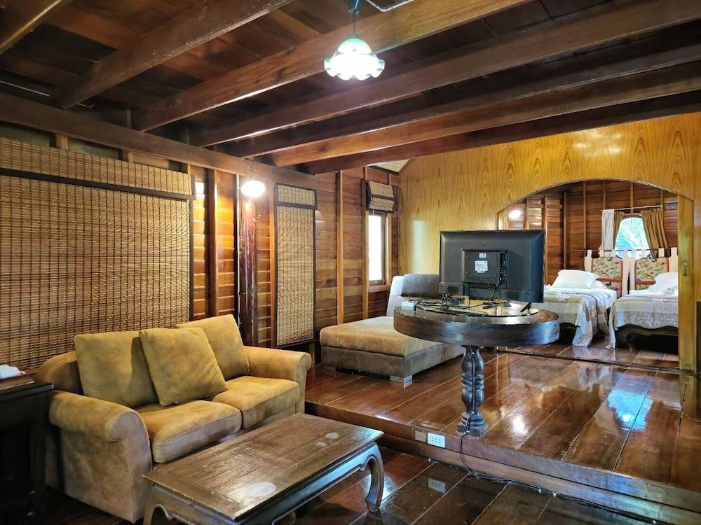 Kaengkrachan Boathouse Paradise Resort Family House 13