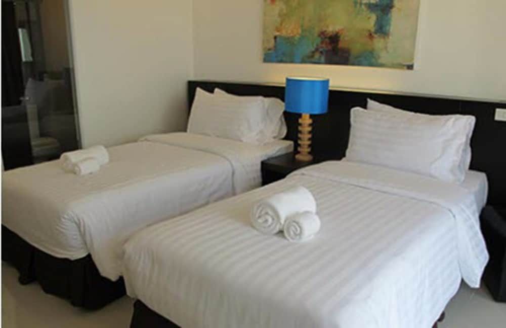 UMA Residence Deluxe Twin Room (Room Only) 2