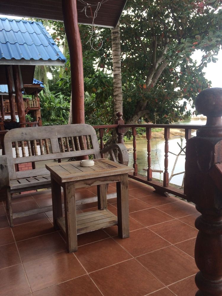 Tharathip Resort Superior Seaview Bungalow 8