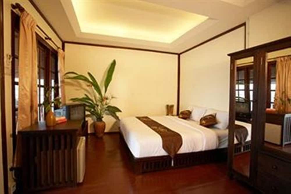 Tharathip Resort Superior Seaview Bungalow 7