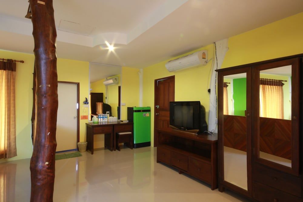 Tharathip Resort Family Room 4