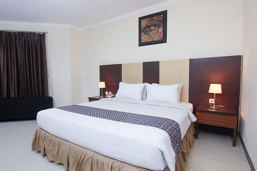 Parkside Mandarin Hotel Pekalongan Deluxe Double Room