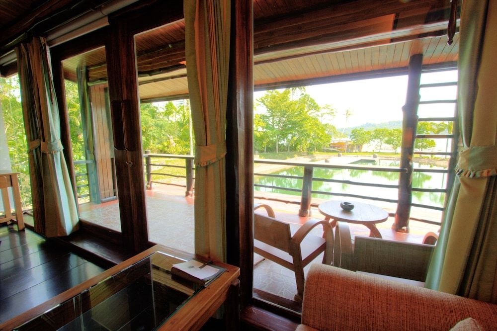 Parama Koh Chang Deluxe Room 13