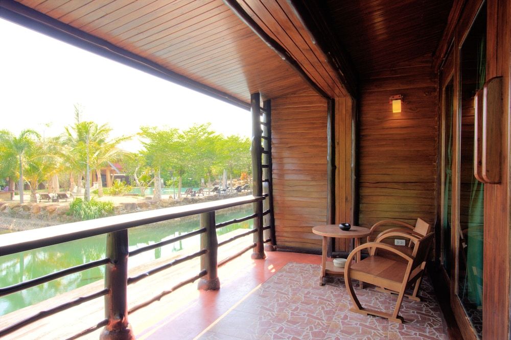 Parama Koh Chang Deluxe Room 14