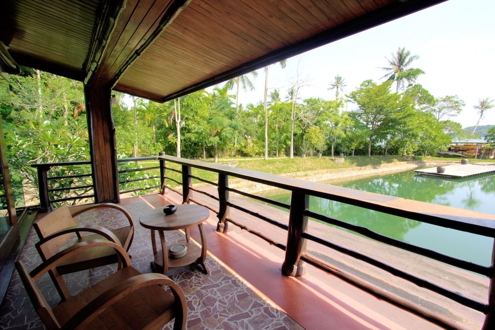 Parama Koh Chang Deluxe Room 11