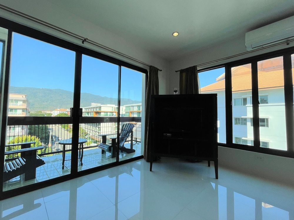 undefined The Empire Nimman 8