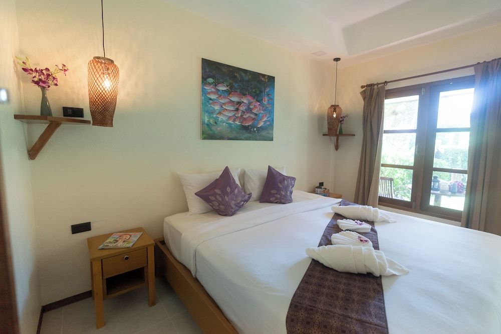 Palm Garden Resort Deluxe Room 2