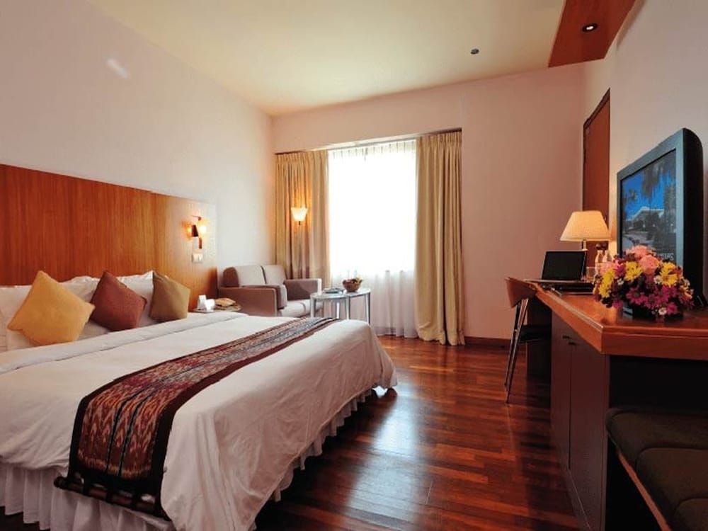 Parkcity Everly Hotel Deluxe Room, 1 King Bed 2
