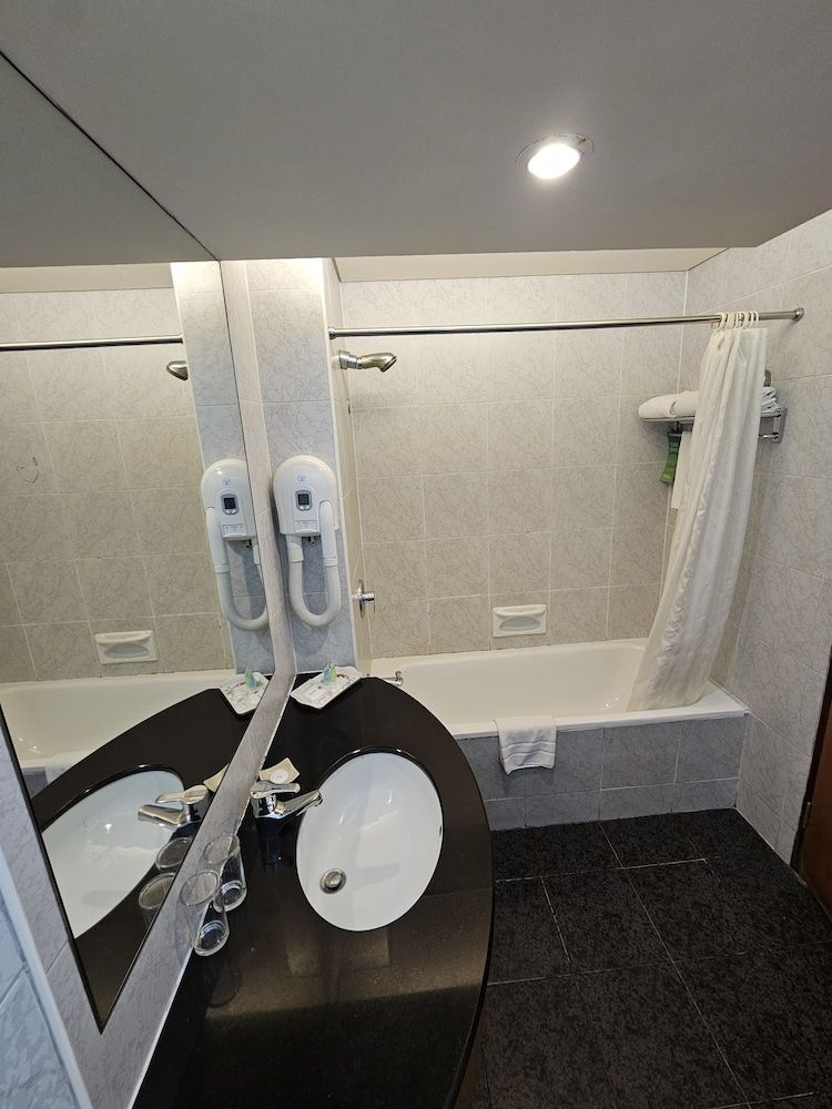 Parkcity Everly Hotel Deluxe Room, 1 King Bed 6