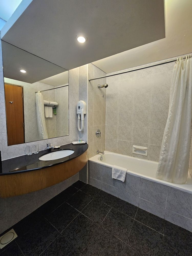 Parkcity Everly Hotel Deluxe Double or Twin Room 4