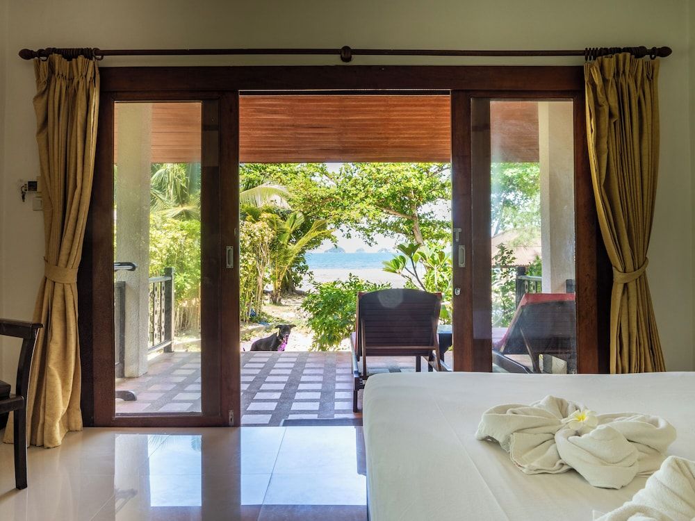 Am Samui Resort Deluxe Bungalow, Balcony, Ocean View 2