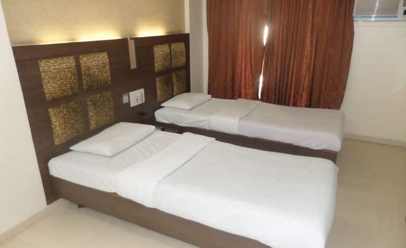 Deluxe Twin Bed AC Room