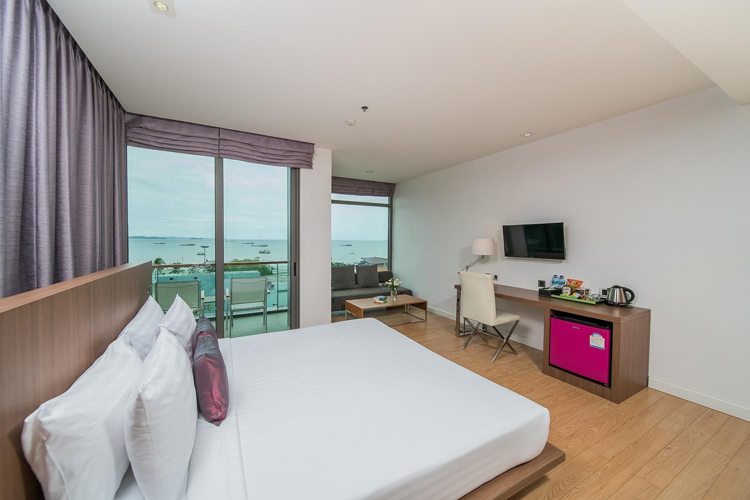 Deluxe Sea View King Bed