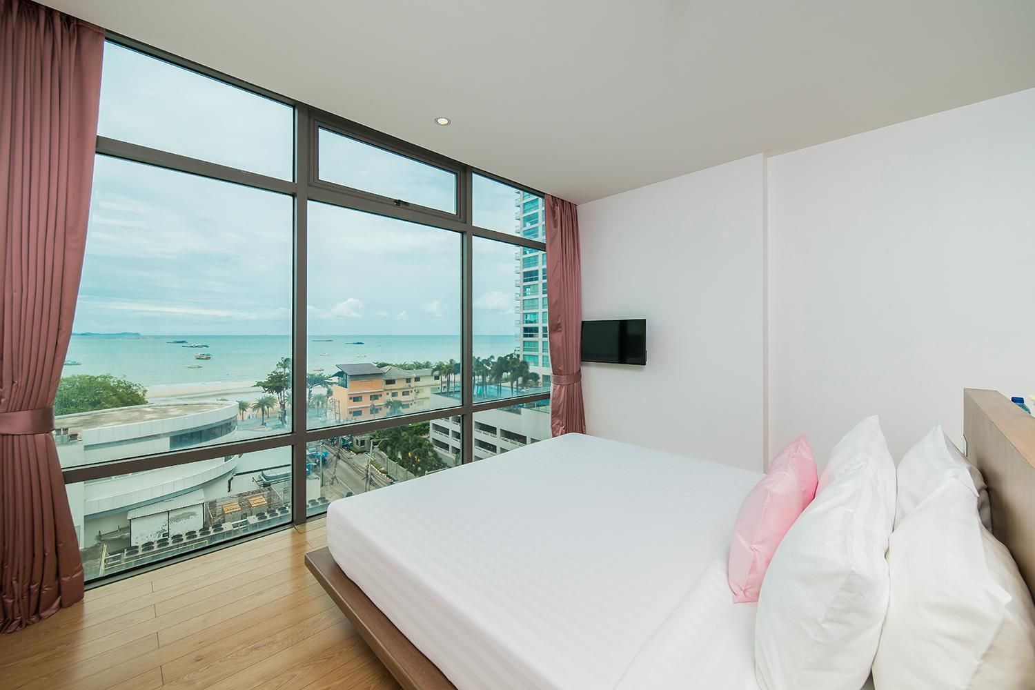 Superior Sea View King Bed