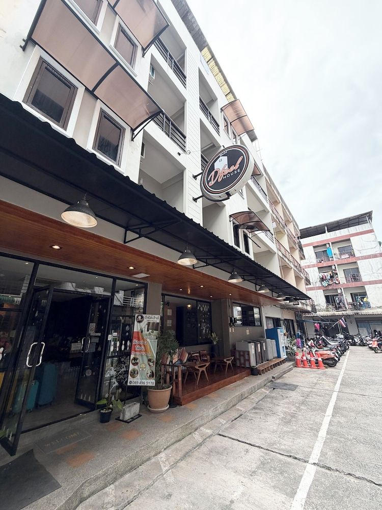 undefined Dfeel House 6