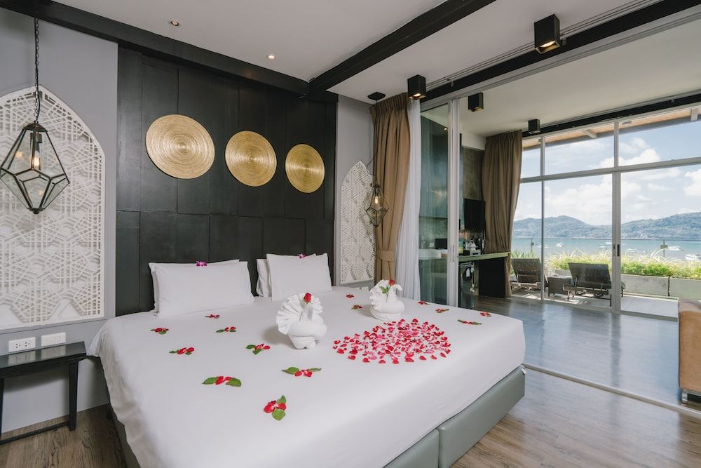 One-Bedroom Apartment with Sea View - Roof Top