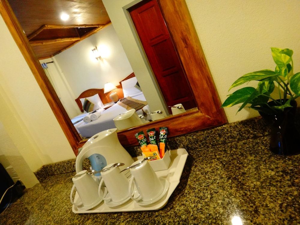 Neptune's Villa Superior Hotel - Leela 4