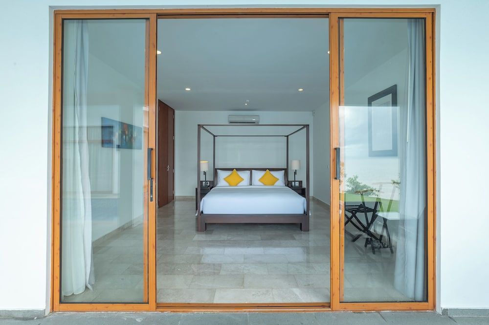 Premier Five-Bedroom Seafront Residence