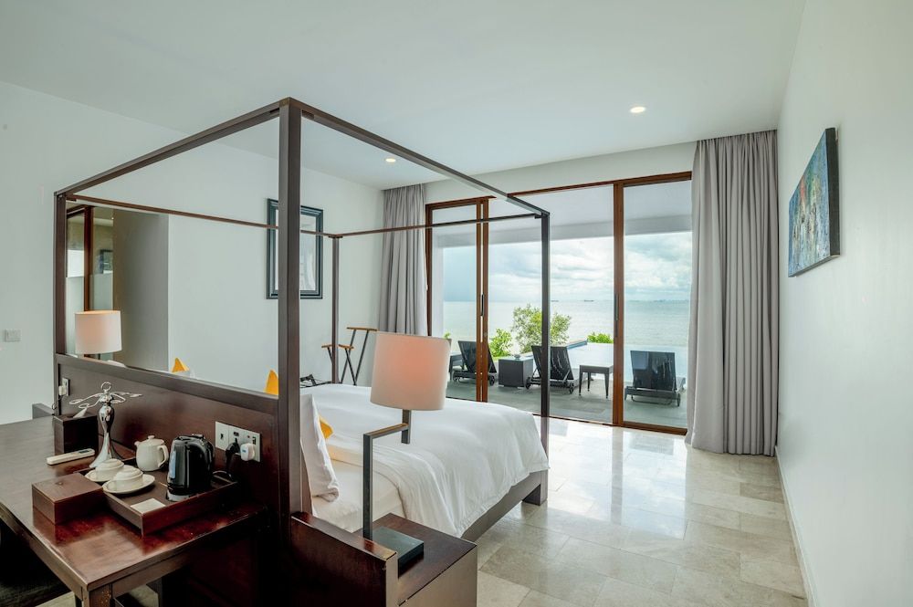 Premier Five-Bedroom Seafront Residence