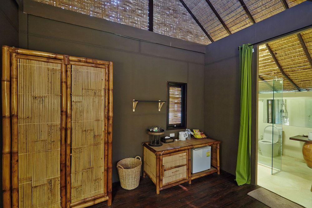 Wareerak Hot Spring & Wellness Bamboo Cottage 11