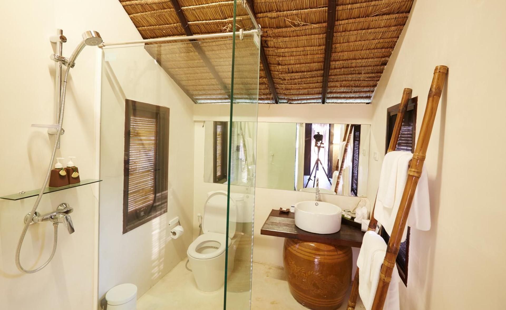 Wareerak Hot Spring & Wellness Bamboo Cottage 10