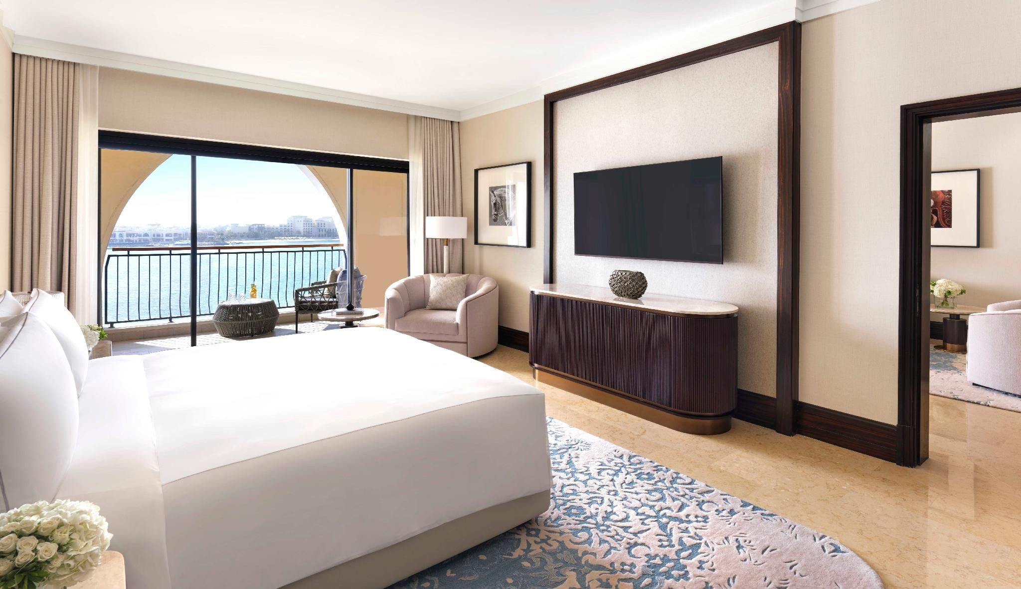 Executive Suite, 1 King, Main Building, Balcony