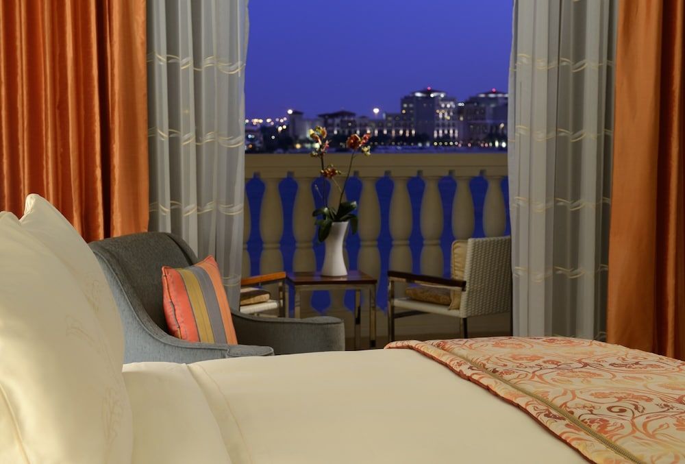 The Ritz-Carlton Abu Dhabi, Grand Canal Deluxe Room, 1 King Bed 5