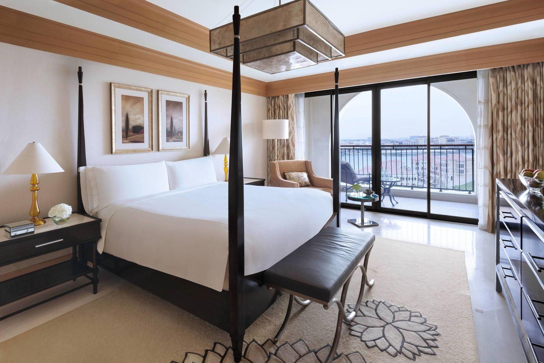Ritz-Carlton Suite, Club lounge access, 1 Bedroom Larger Suite, 1 King, Main Building, Balcony