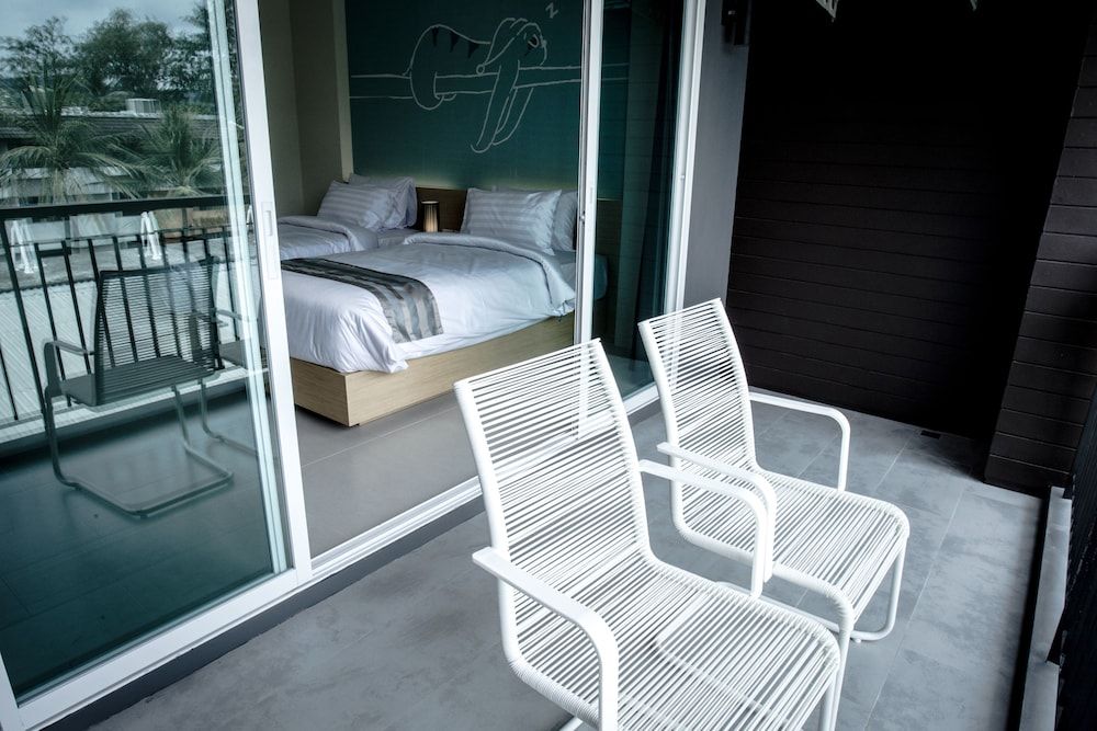 TIRAS Patong Beach Hotel Deluxe Twin Room, Multiple Beds, Balcony 3