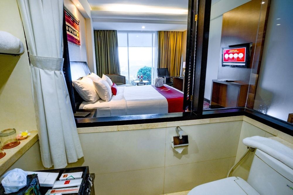 Emersia Hotel & Resort Executive Room, 1 King Bed, Ocean View 10