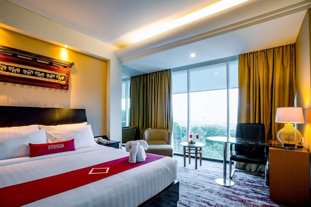 Emersia Hotel & Resort Executive Room, 1 King Bed, Ocean View 9