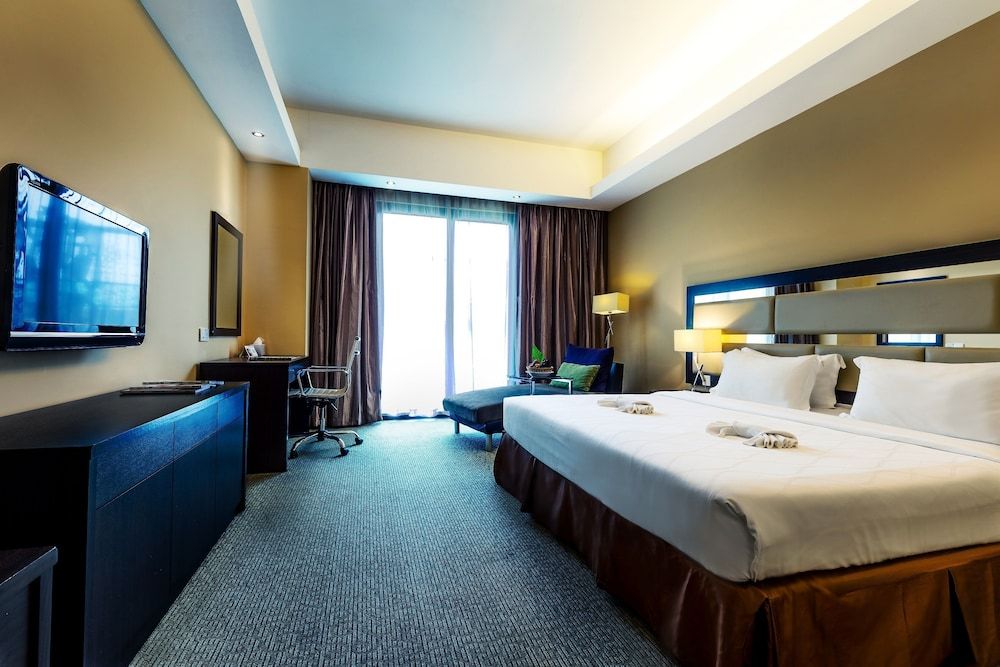 Ixora Hotel Pool Access King