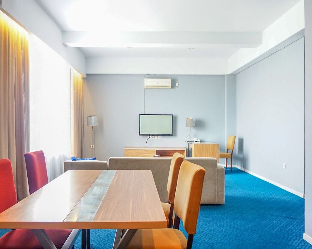 Hotel Dafam Pekanbaru Family Double Room 6