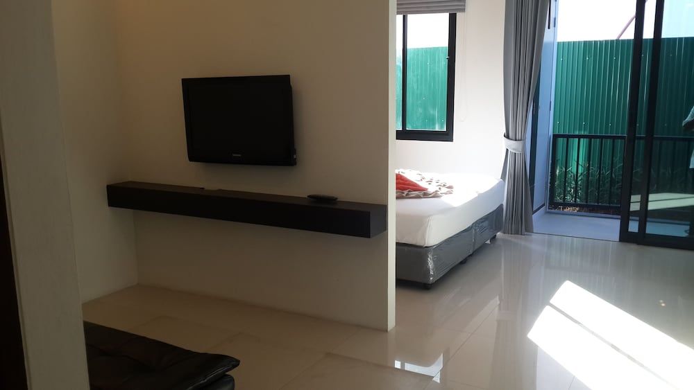 V.O.P. Suite Studio 6