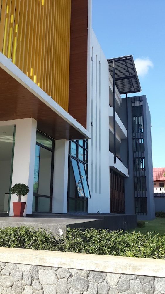 undefined V.O.P. Suite 5