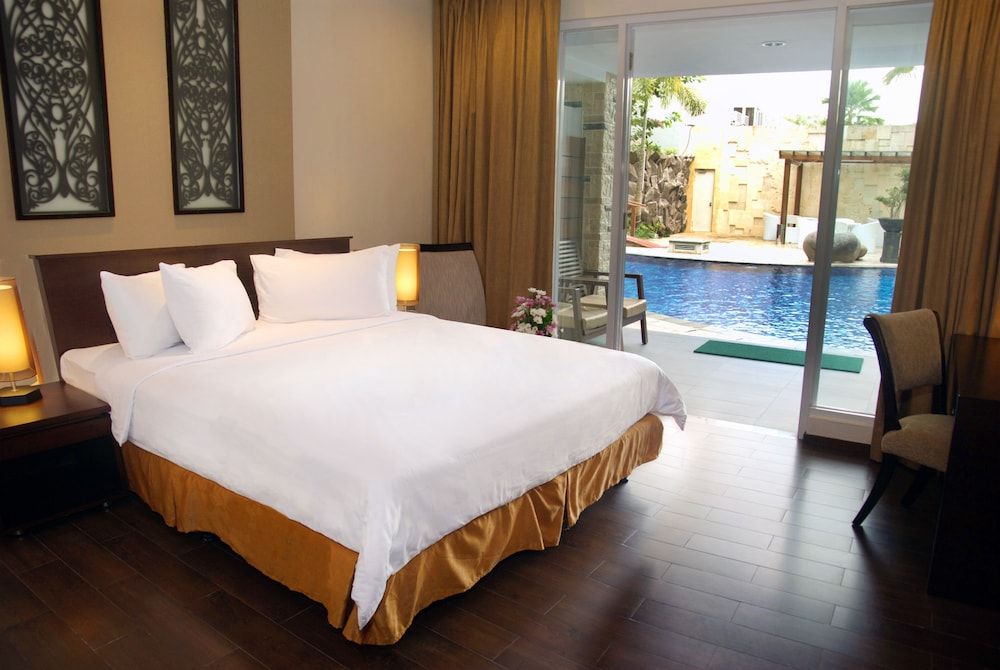 Swiss-Belhotel Danum Palangkaraya Deluxe Pool Access