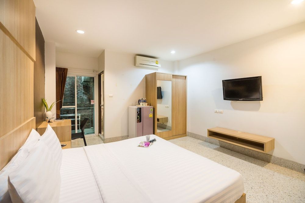 undefined The Fifth Residence Hotel 2