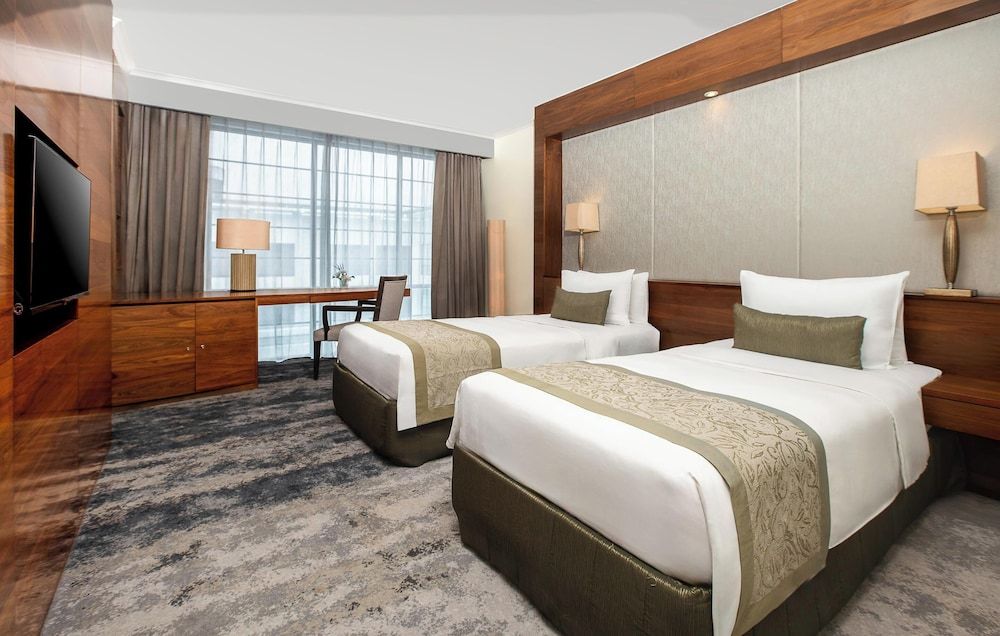 Deluxe, King or 1 Twin, City View