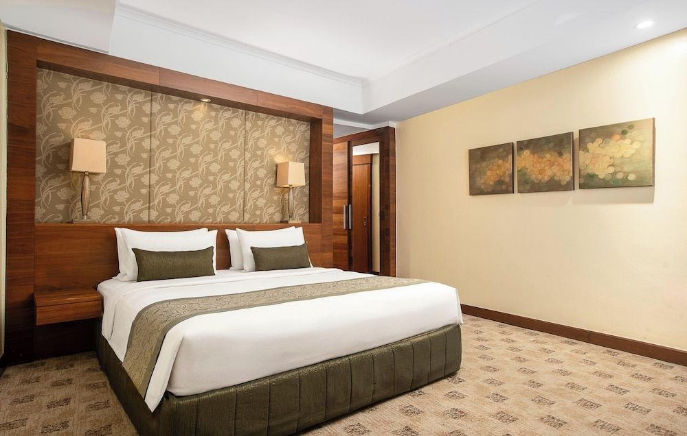 Arya Club, King, Pool View, Balcony