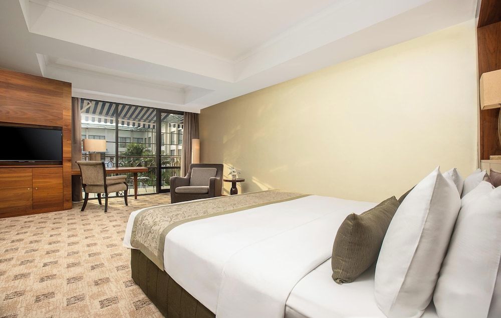 Arya Club, King, Pool View, Balcony