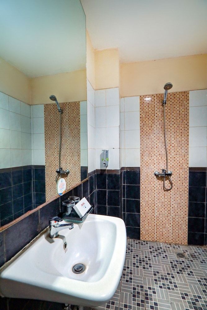 Hotel Marlin Pekalongan by Dafam Hotels Deluxe Double Room 3