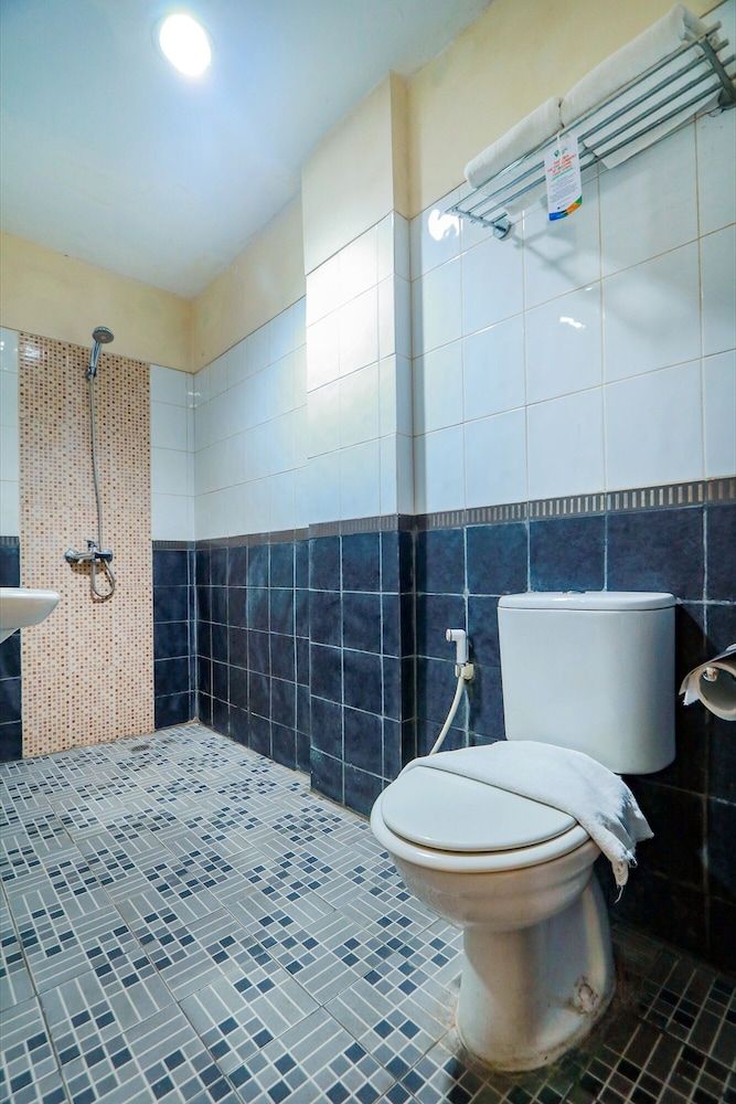 Hotel Marlin Pekalongan by Dafam Hotels Standard Twin Room 3