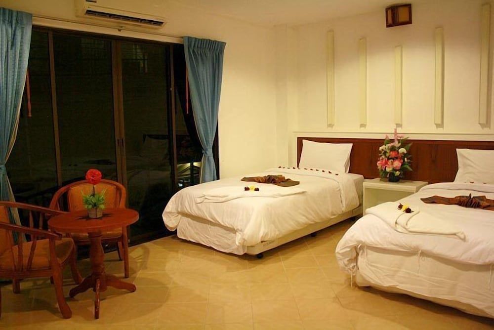 undefined Triple Rund Place Hotel 8