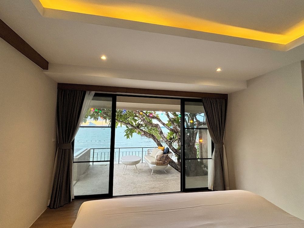 Punnpreeda Beach Resort Beach Front Villa with One way Airport Transfer 4