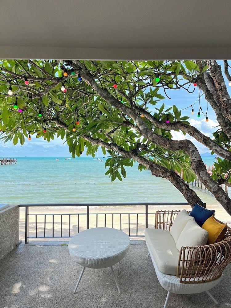 Punnpreeda Beach Resort Beach Front Villa with One way Airport Transfer 7