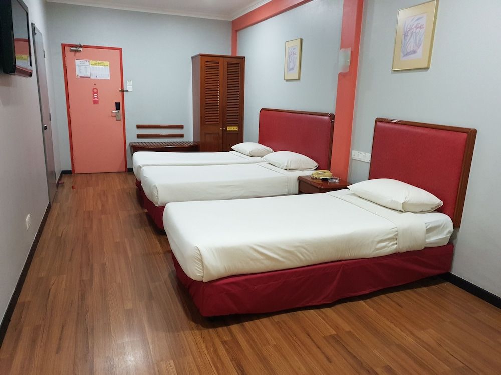 Classic Boutique Hotel Kuantan Premium Triple-3 Room 2