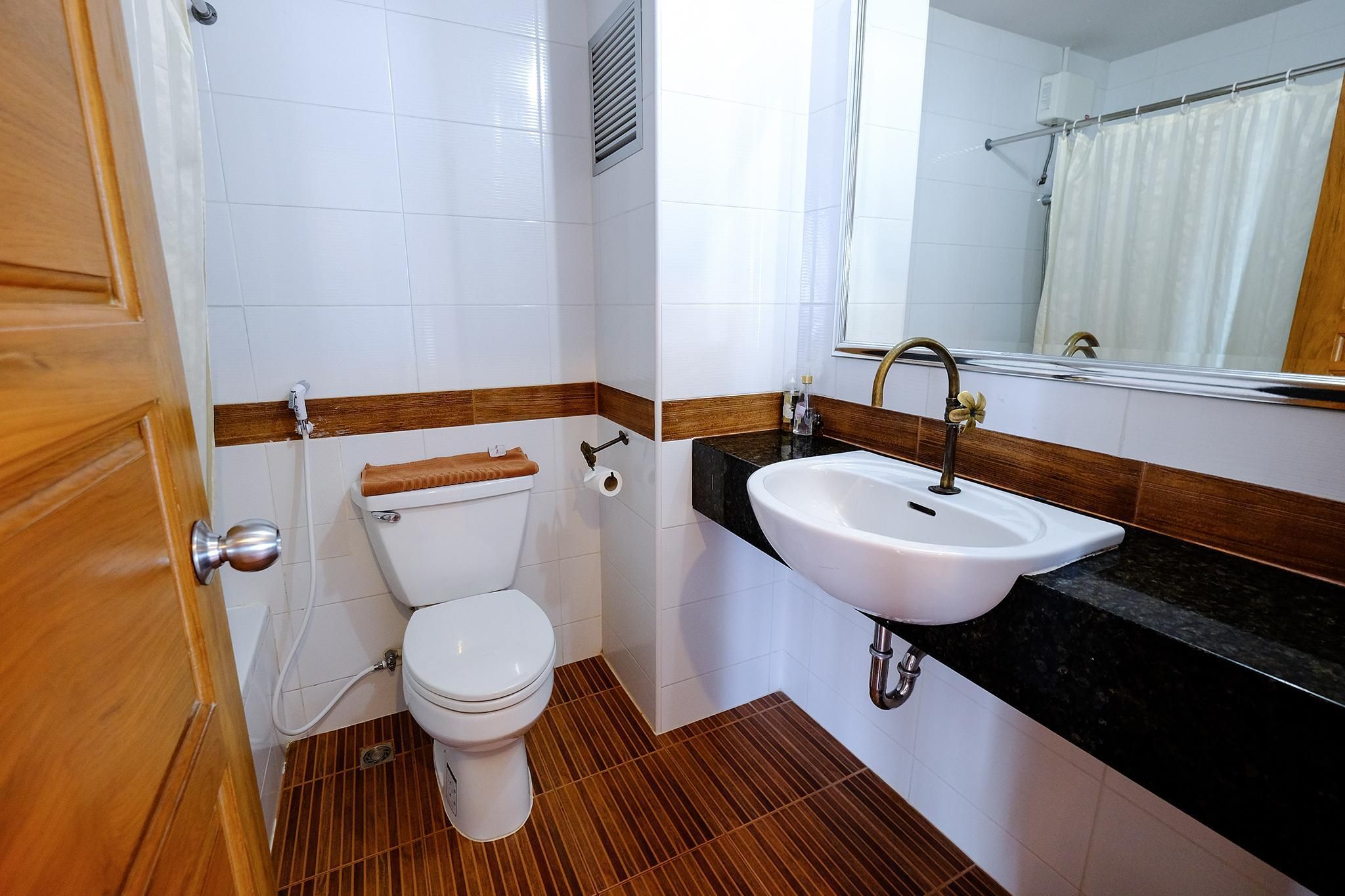 undefined The Red Balcony Inn 5