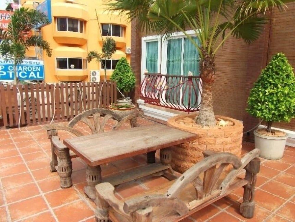 undefined The Red Balcony Inn 6