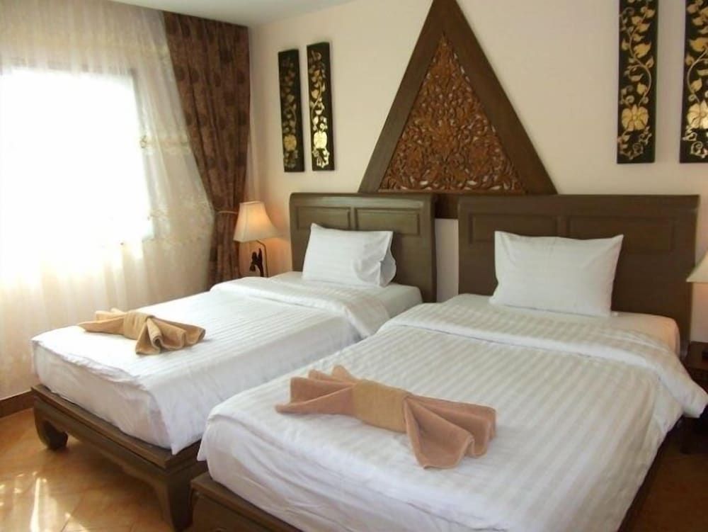 undefined The Red Balcony Inn 2