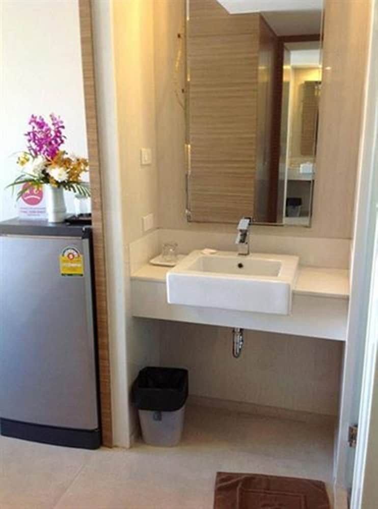 Honey Lodge Standard Room 8